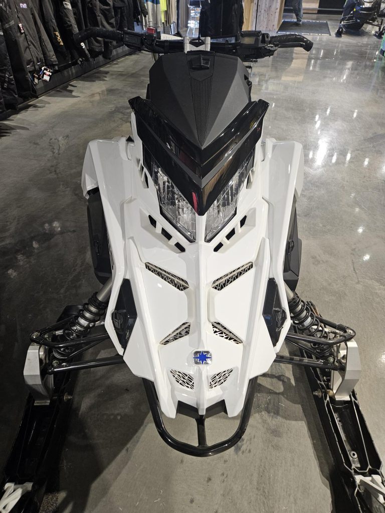 2024 Polaris Switchback SP 650 146 New BLACK & WHITE POSNSB650SP146-RC203944