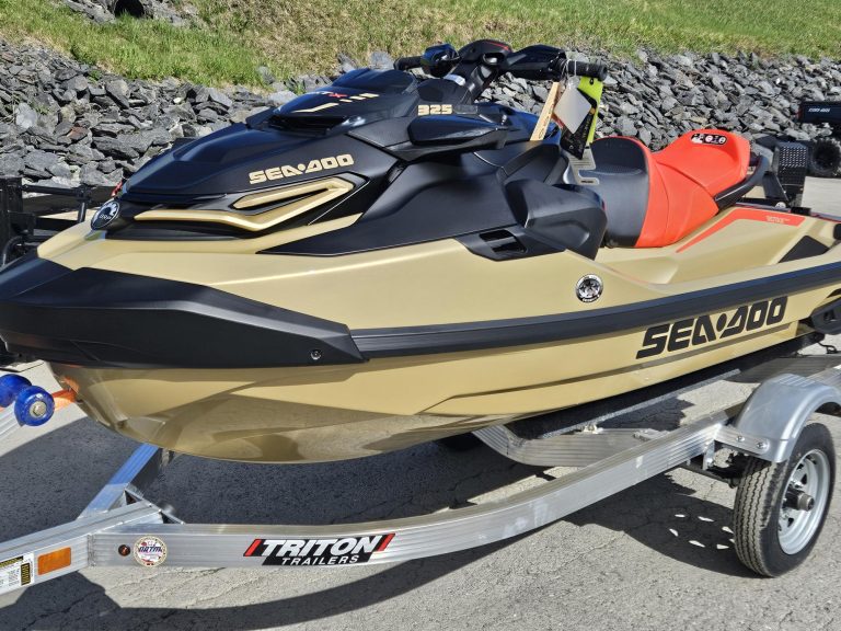 2025 Sea-Doo RXT X 325 W/AUDIO New TAN/RED SDRXTX325AUD-84D525