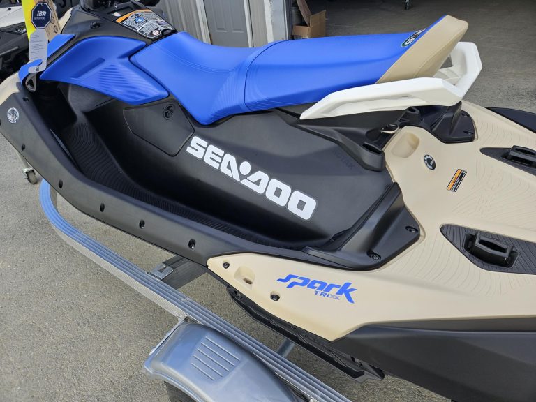 2025 Sea-Doo SPARK TRIXX 3 UP IBR New SAND/BLUE SDSPARKTRX903UP-38D525