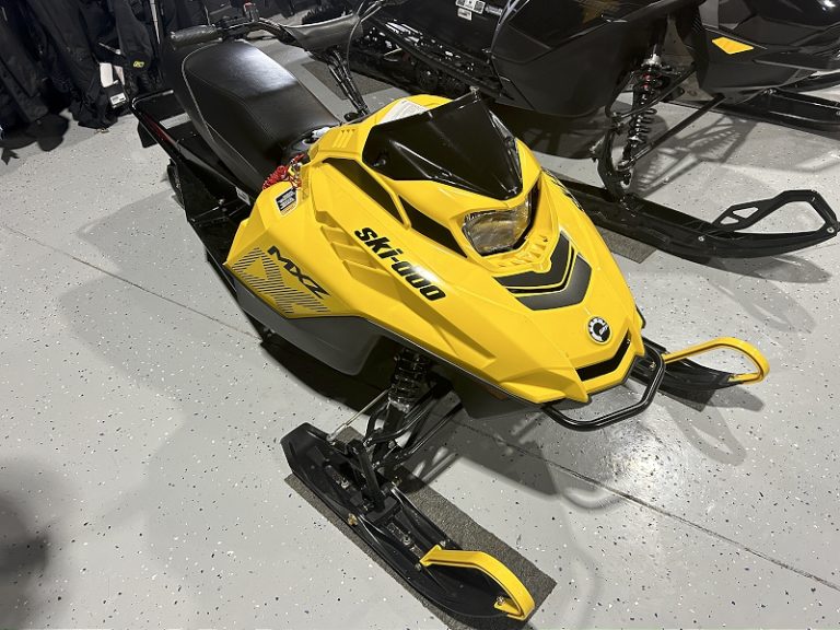 2025 Ski-Doo MXZ 200  New YELLOW SKMXZ200-1399