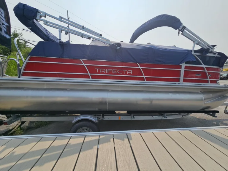 2024 TRIFECTA 20' LE  New RED/BLUE TRIF20C2LE25-634324