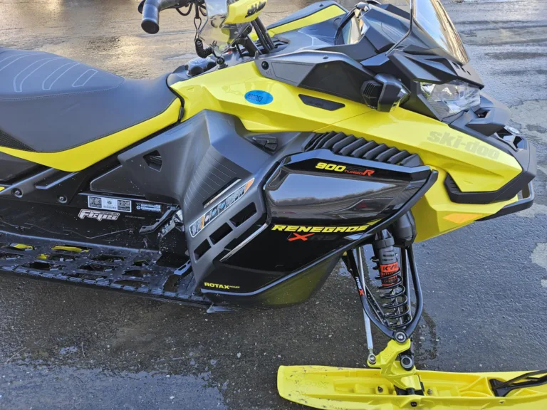 2022 Ski-Doo Renegade X-RS 900 ACE Turbo R 137 1.5