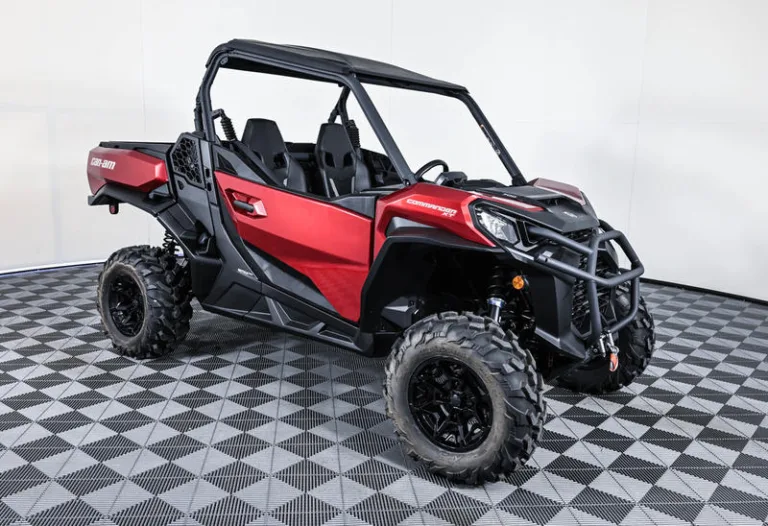 2025 Can-Am Commander XT 700 New RED CACOMXT700-0246
