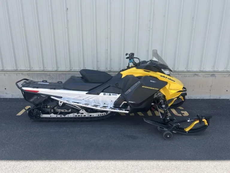 2025 Ski-Doo Backcountry Sport 600 EFI 146 1.6 New YELLOW SKBACSPORT600-0135