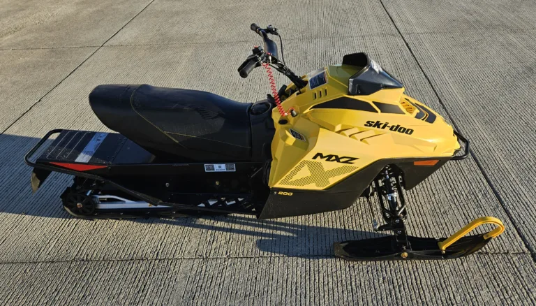 2025 Ski-Doo MXZ 200  New  SKMXZ200-0842