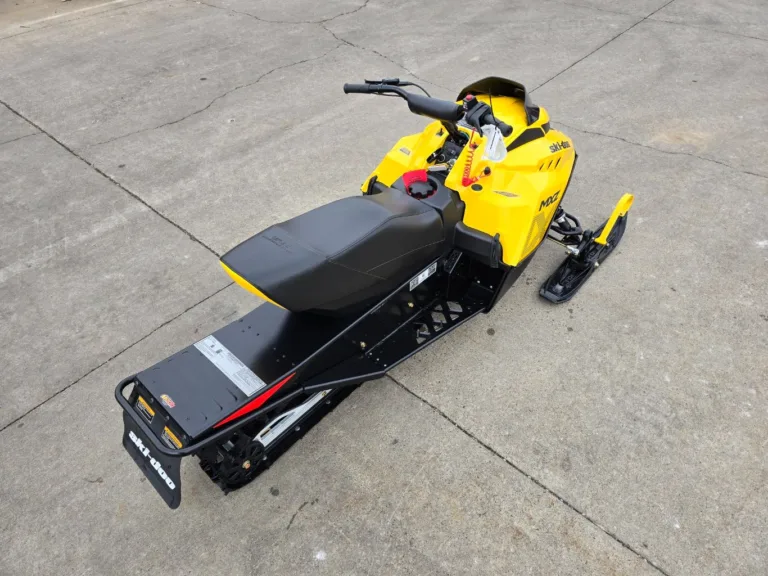 2025 Ski-Doo MXZ 200  New  SKMXZ200-1398