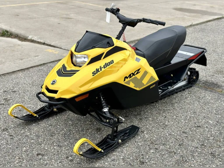 2025 Ski-Doo MXZ 200  New  SKMXZ200-1402